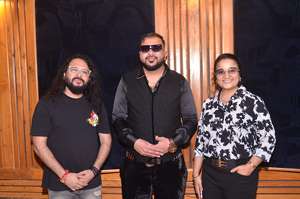 Title Song Of The Music Album Tere Ishq Mein Was Recorded Under The Banner Of A K H Production House