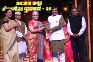 Lata Mangeshkar Award Bestowed On Anuradha Paudwal; Master Of Multiple Voices, Sudesh Bhosle Honored For His Singing At Maharashtra State Marathi Film Awards